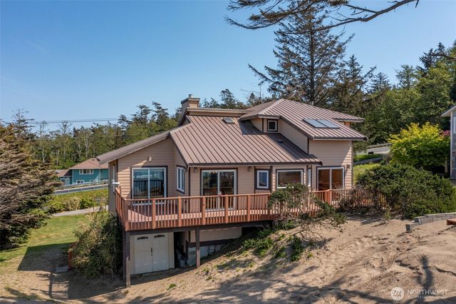 2345 W Beach Road, Oak Harbor, WA 98277