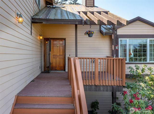 2345 W Beach Road, Oak Harbor, WA 98277