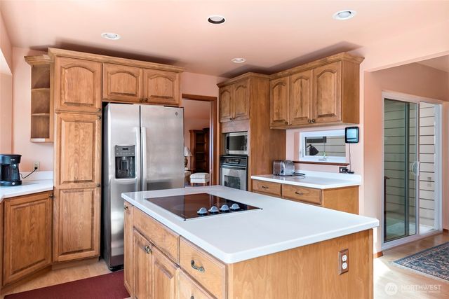 2345 W Beach Road, Oak Harbor, WA 98277