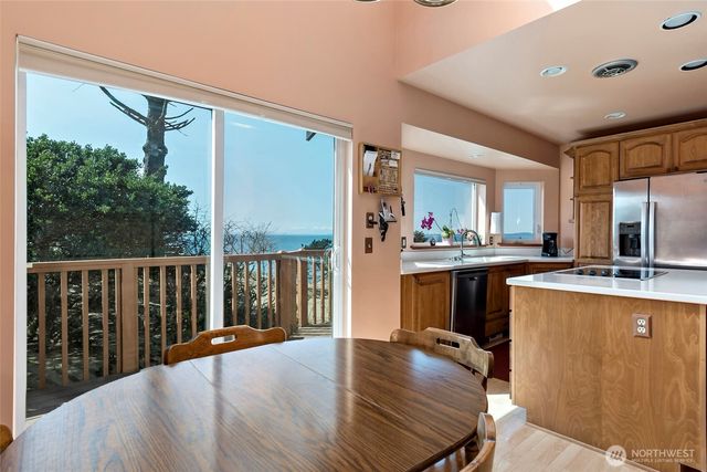 2345 W Beach Road, Oak Harbor, WA 98277