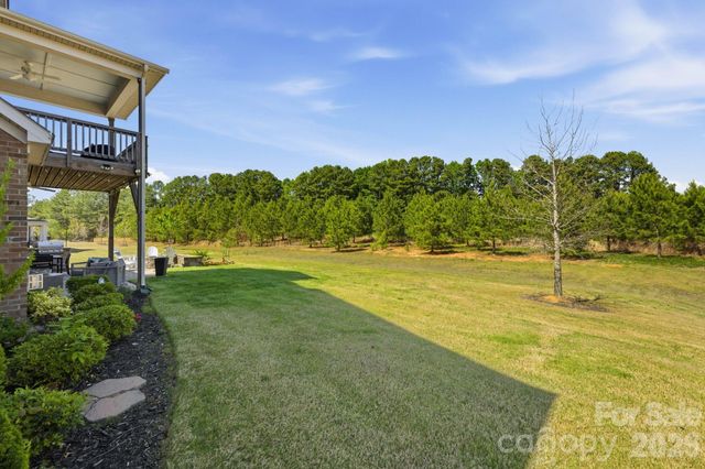 1020 Liggets Drive, Matthews, NC 28104
