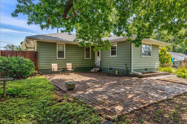 912 19th Street, West Des Moines, IA 50265