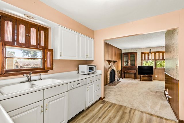 912 19th Street, West Des Moines, IA 50265