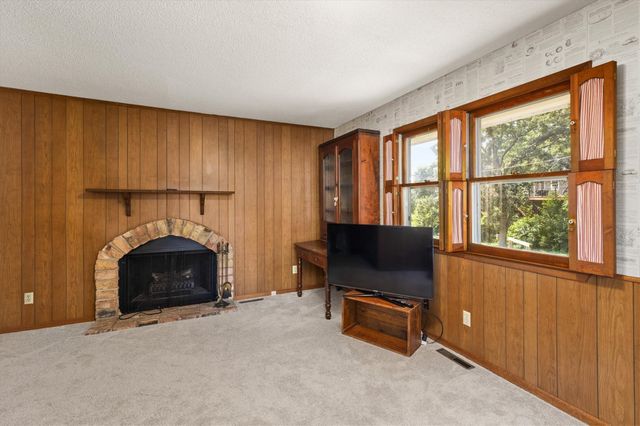 912 19th Street, West Des Moines, IA 50265