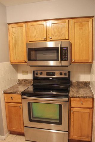 10504 S HIGHLAND Avenue 1A, Worth, IL 60482