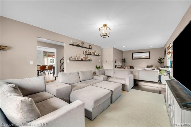 24600 Manistee Street, Oak Park, MI 48237