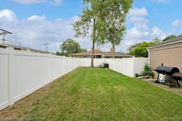 24600 Manistee Street, Oak Park, MI 48237