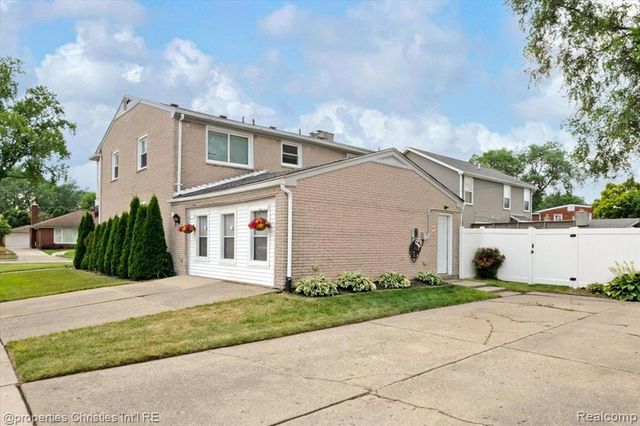 24600 Manistee Street, Oak Park, MI 48237