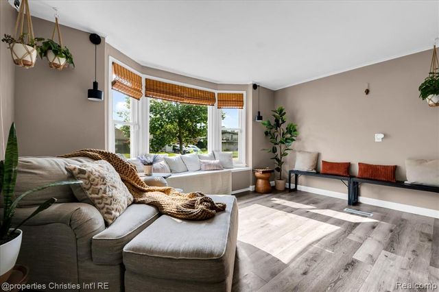24600 Manistee Street, Oak Park, MI 48237