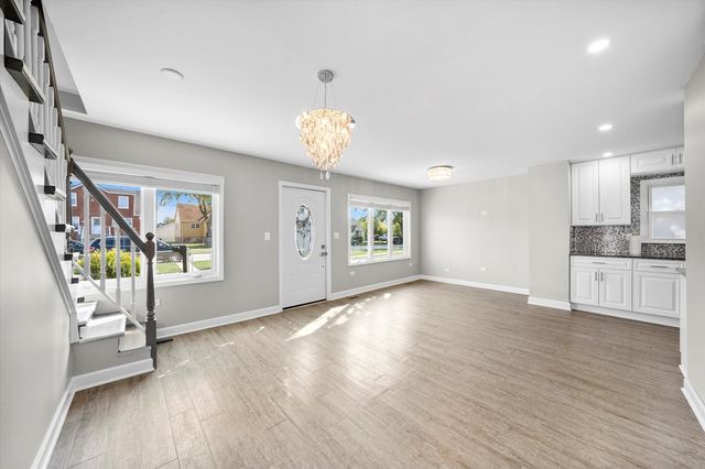 4926 S Lotus Avenue, Chicago, IL 60638