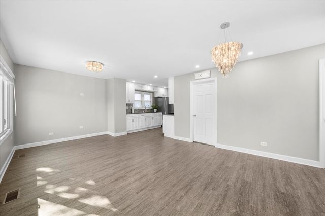 4926 S Lotus Avenue, Chicago, IL 60638