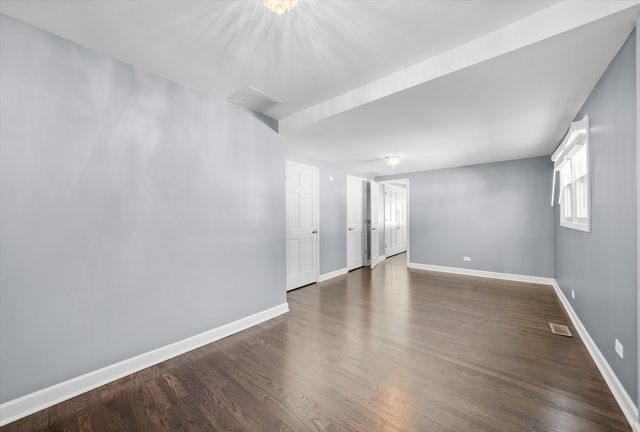 4926 S Lotus Avenue, Chicago, IL 60638