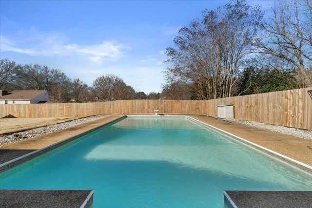 2887 MIKEYAIR DR, Germantown, TN 38138