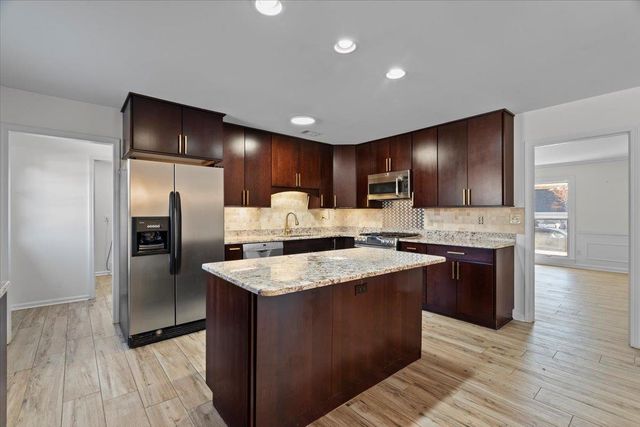 2887 MIKEYAIR DR, Germantown, TN 38138