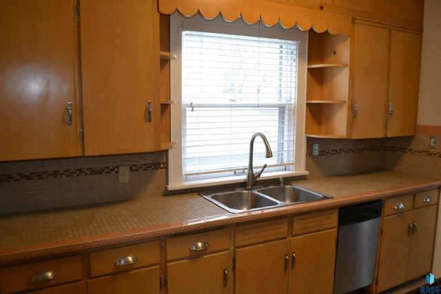 202 E 18th St Street, Sioux Falls, SD 57104