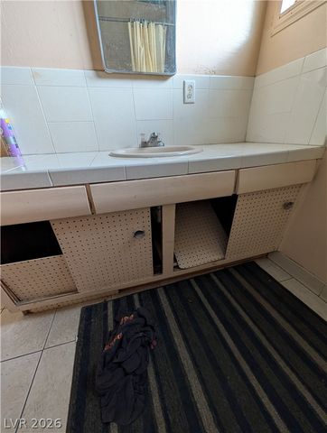 2000 Constantine Avenue, Las Vegas, NV 89101