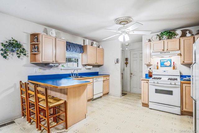 23 School Street, Lake Ronkonkoma, NY 11779
