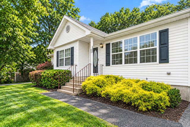 23 School Street, Lake Ronkonkoma, NY 11779