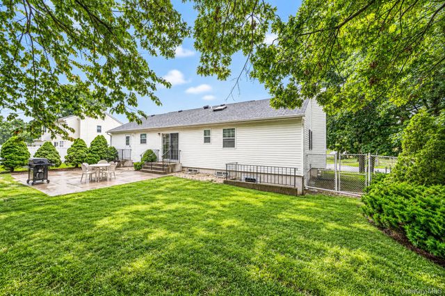 23 School Street, Lake Ronkonkoma, NY 11779