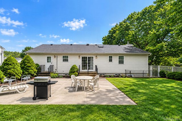 23 School Street, Lake Ronkonkoma, NY 11779