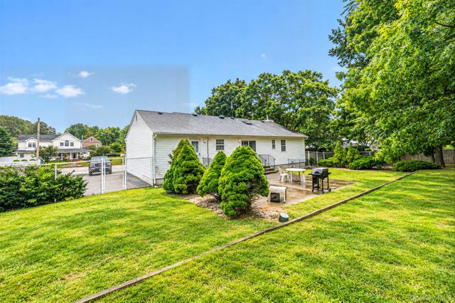23 School Street, Lake Ronkonkoma, NY 11779