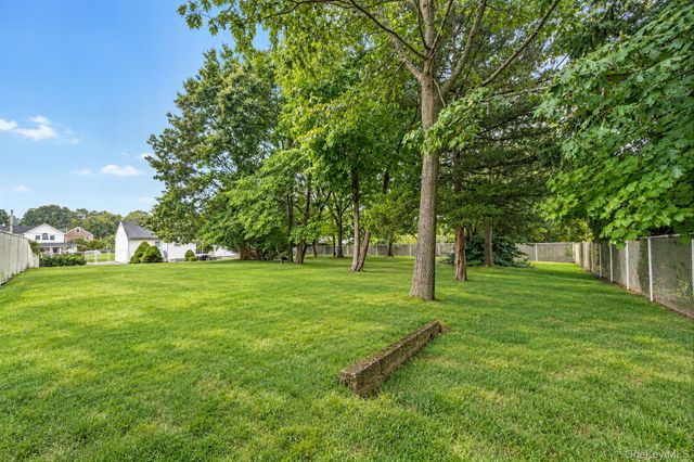 23 School Street, Lake Ronkonkoma, NY 11779