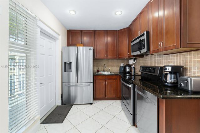 4521 NE 21st Avenue 1, Fort Lauderdale, FL 33308