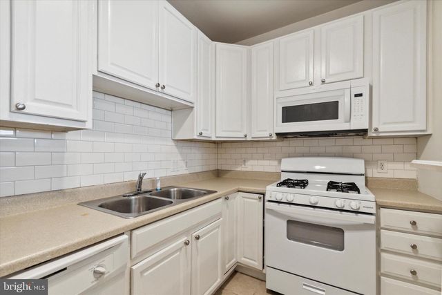 1702 FONTAIN ST, Philadelphia, PA 19121