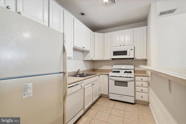 1702 FONTAIN ST, Philadelphia, PA 19121