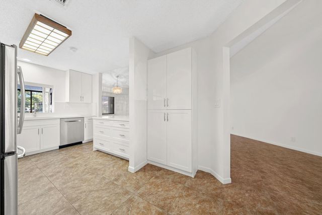 9415 Chelsea Drive N, Plantation, FL 33324