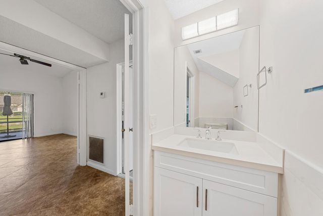 9415 Chelsea Drive N, Plantation, FL 33324