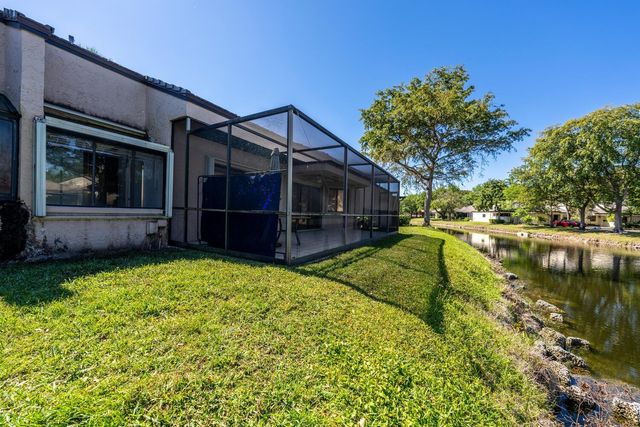 9415 Chelsea Drive N, Plantation, FL 33324