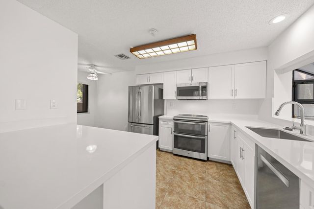9415 Chelsea Drive N, Plantation, FL 33324