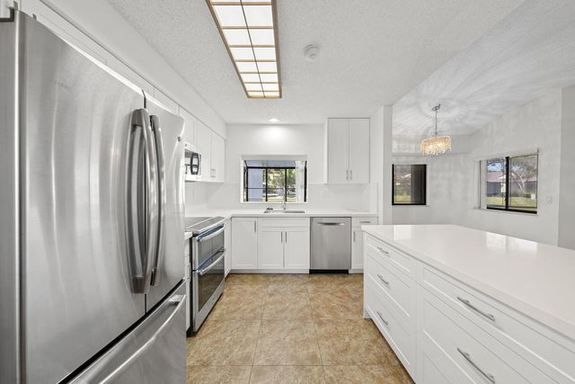 9415 Chelsea Drive N, Plantation, FL 33324
