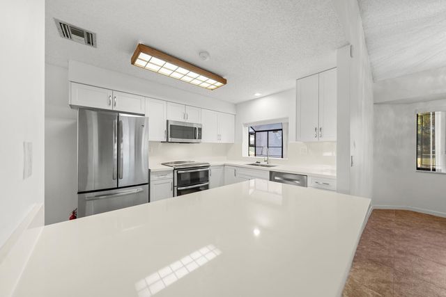 9415 Chelsea Drive N, Plantation, FL 33324