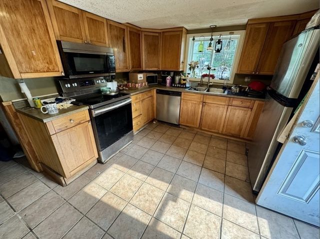 45 River St, Belchertown, MA 01007