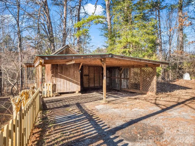 3205 Collinsville Road, Columbus, NC 28722
