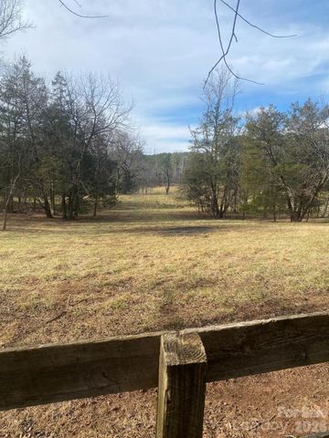 3205 Collinsville Road, Columbus, NC 28722