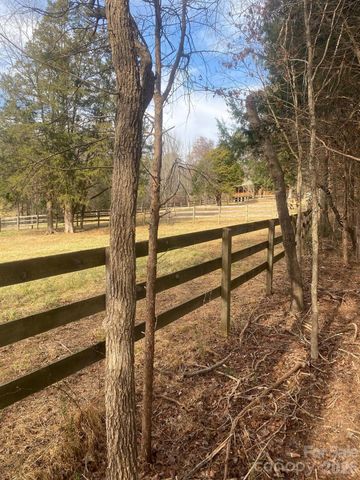 3205 Collinsville Road, Columbus, NC 28722