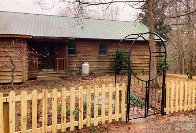 3205 Collinsville Road, Columbus, NC 28722