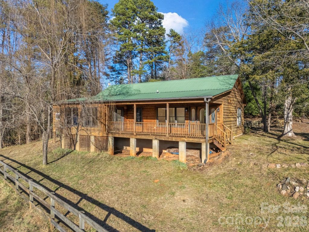 3205 Collinsville Road, Columbus, NC 28722
