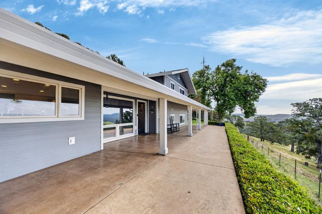 8950 W Butte Mountain Ln, Jackson, CA 95642