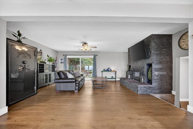 8950 W Butte Mountain Ln, Jackson, CA 95642