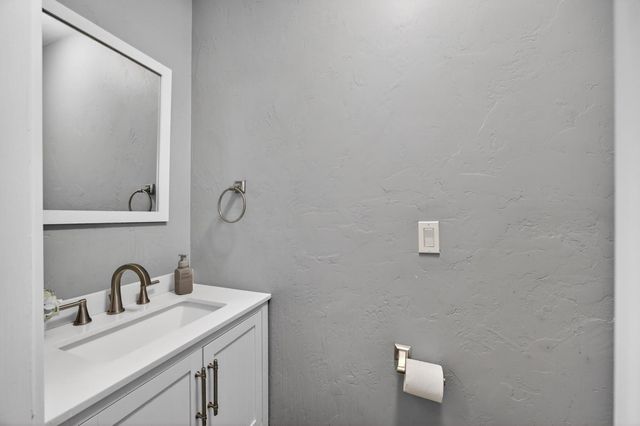 8950 W Butte Mountain Ln, Jackson, CA 95642