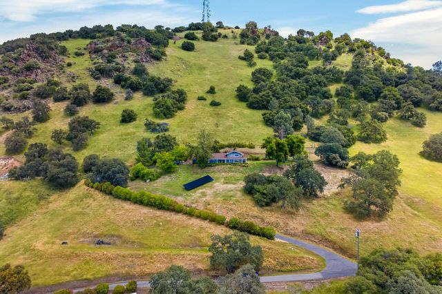 8950 W Butte Mountain Ln, Jackson, CA 95642