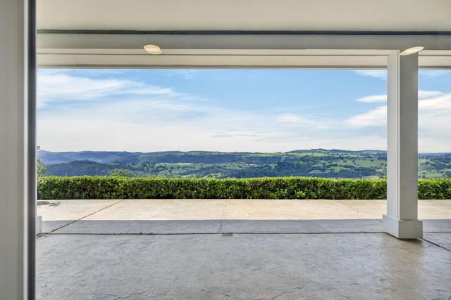 8950 W Butte Mountain Ln, Jackson, CA 95642