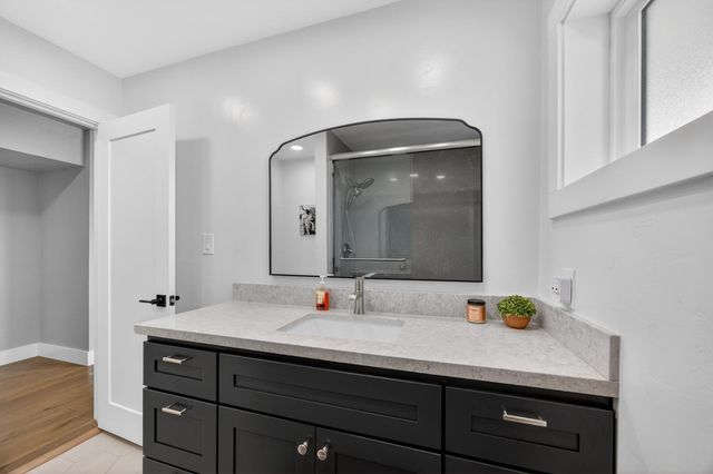 8950 W Butte Mountain Ln, Jackson, CA 95642