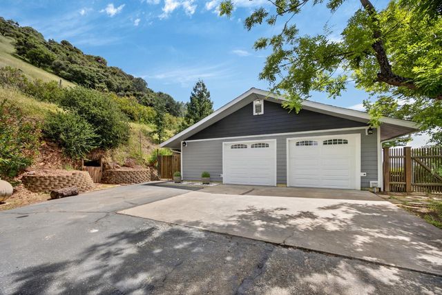 8950 W Butte Mountain Ln, Jackson, CA 95642