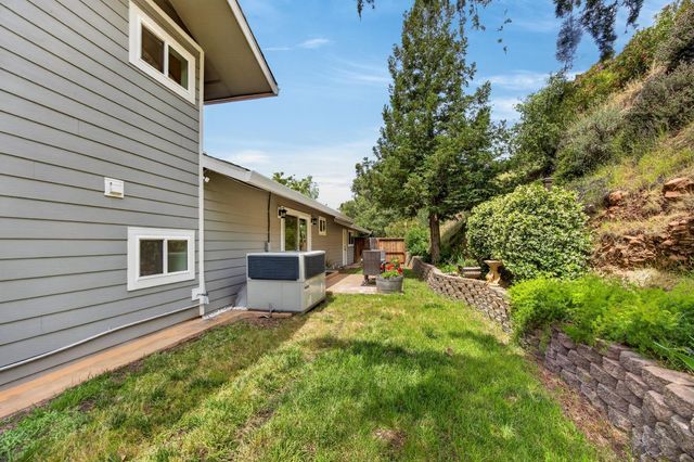 8950 W Butte Mountain Ln, Jackson, CA 95642