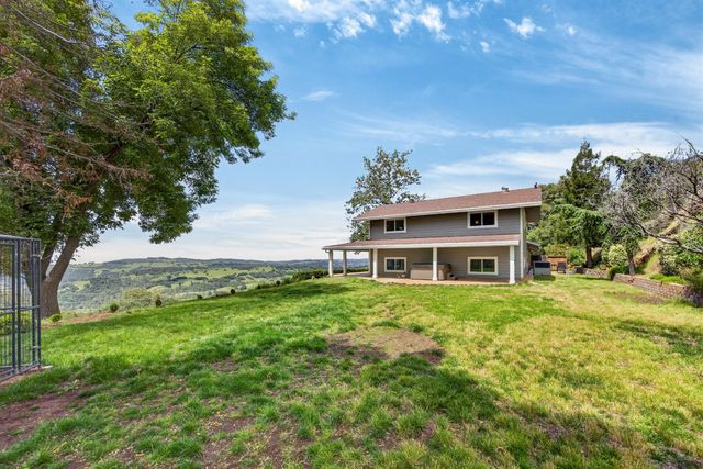 8950 W Butte Mountain Ln, Jackson, CA 95642